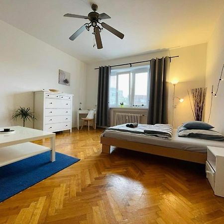 Lovely 2Bdr In Center, Wifi & Self-Check In 브라티슬라바 외부 사진