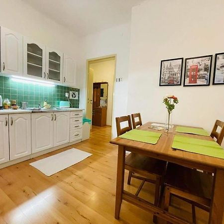 Lovely 2Bdr In Center, Wifi & Self-Check In 브라티슬라바 외부 사진