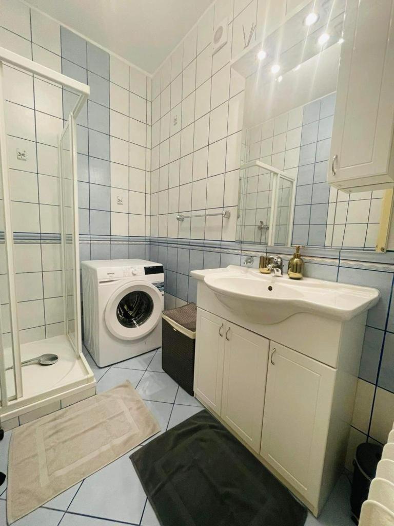 Lovely 2Bdr In Center, Wifi & Self-Check In 브라티슬라바 외부 사진