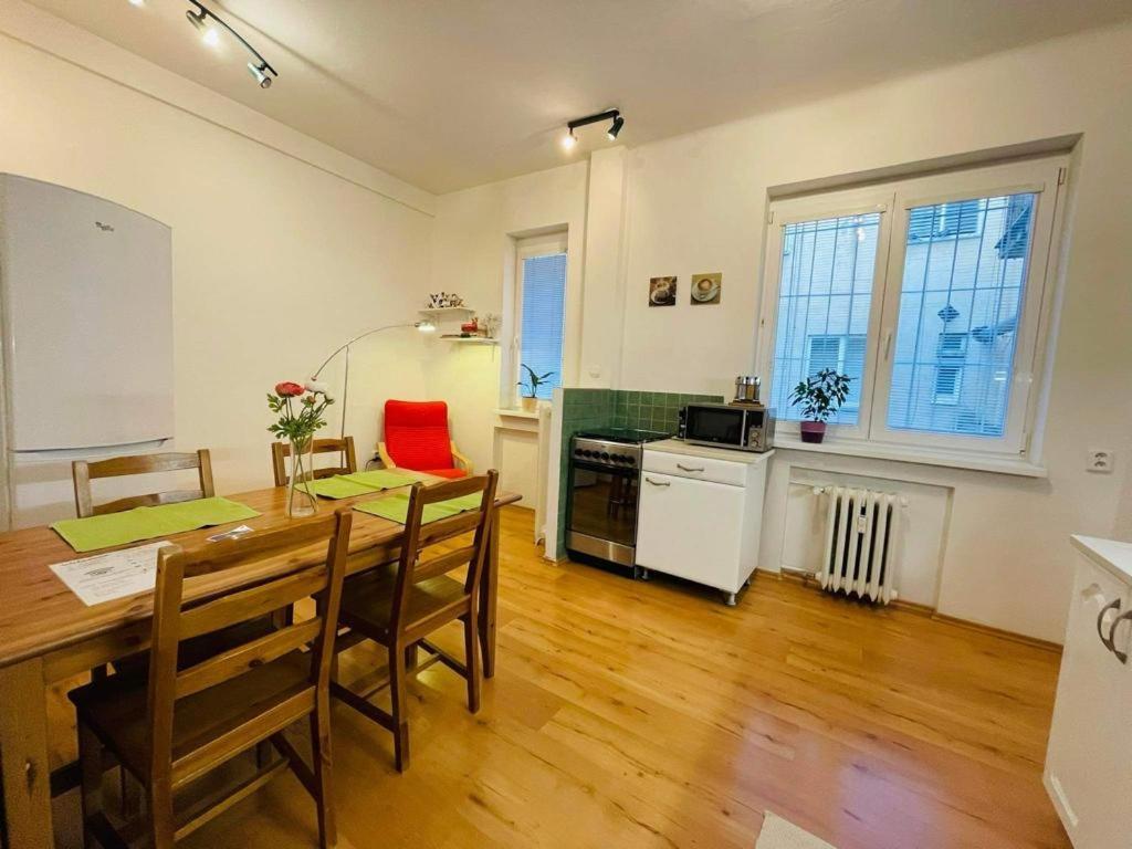 Lovely 2Bdr In Center, Wifi & Self-Check In 브라티슬라바 외부 사진